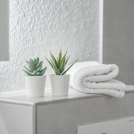 Unique - 3zkb - Netflix/boxpringbett - Messe Apartament *
