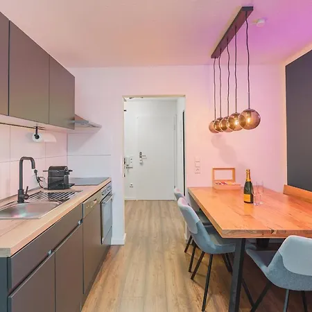 Unique - 3zkb - Netflix/boxpringbett - Messe Apartament *